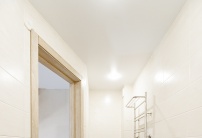 Вариант отделки интерьера однокомнатной двухуровневой квартиры 54,3 кв.м.